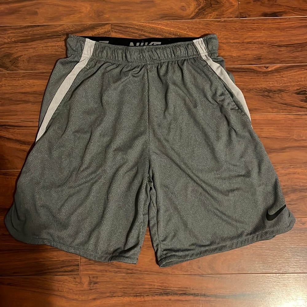 Nike mens medium shorts